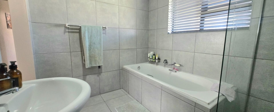 4 Bedroom Property for Sale in Kleinbaai Western Cape